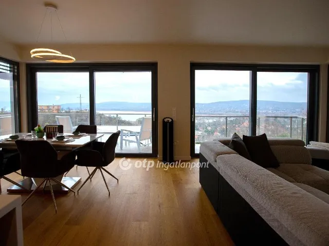 Eladó lakás Balatonfűzfő, Mámatető 225 nm