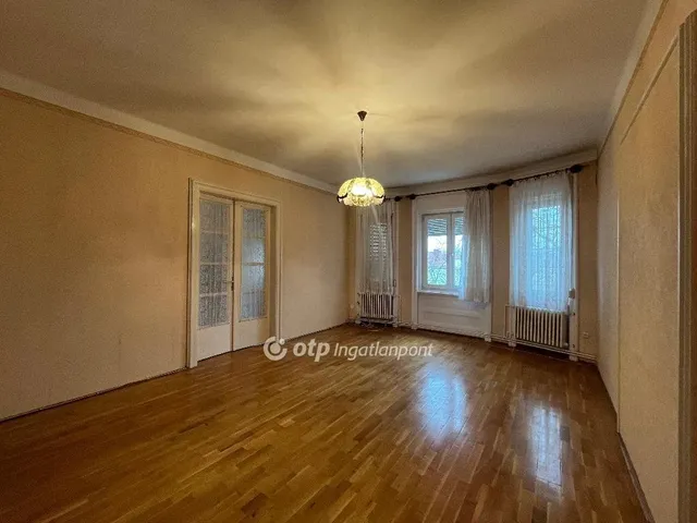 Eladó lakás Pétfürdő 137 nm