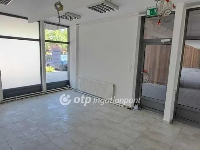 Kiadó kereskedelmi és ipari ingatlan Ajka 45 nm