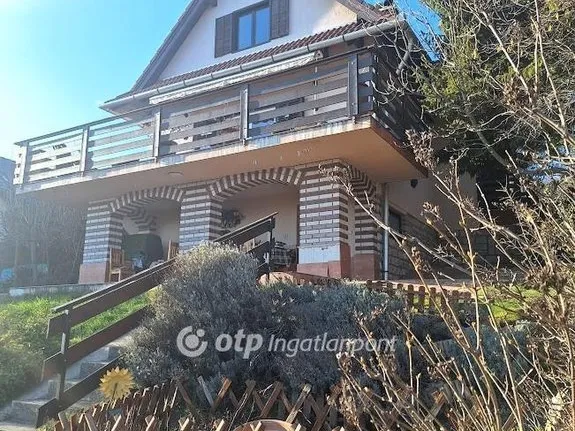 Eladó nyaraló Csopak 122 nm