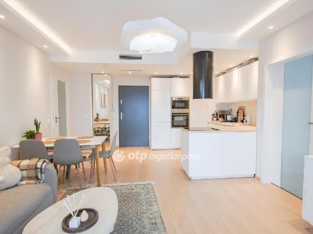 Eladó lakás Balatonkenese 61 nm