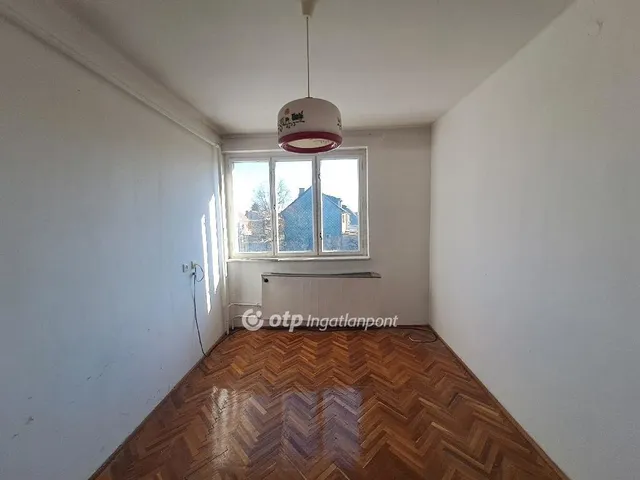 Eladó lakás Zirc 77 nm