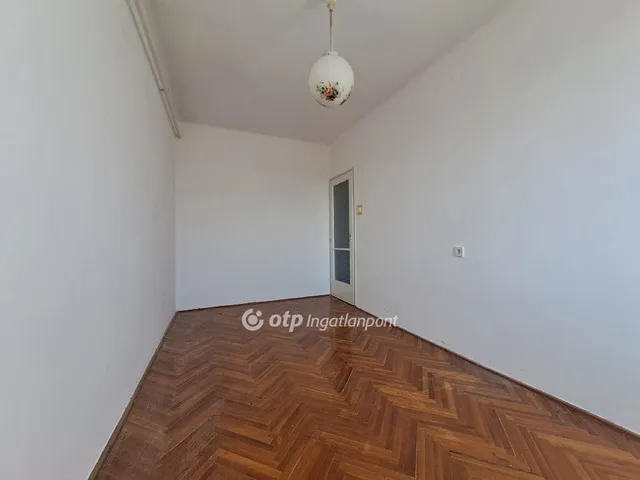 Eladó lakás Zirc 77 nm