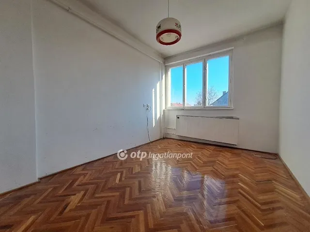 Eladó lakás Zirc 77 nm