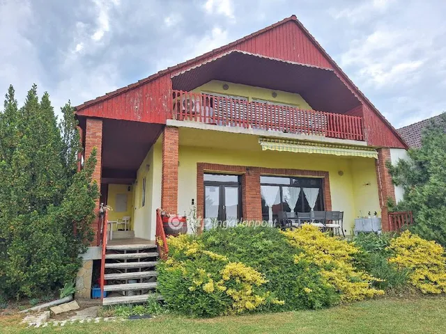 Eladó ház Alsóörs 186 nm