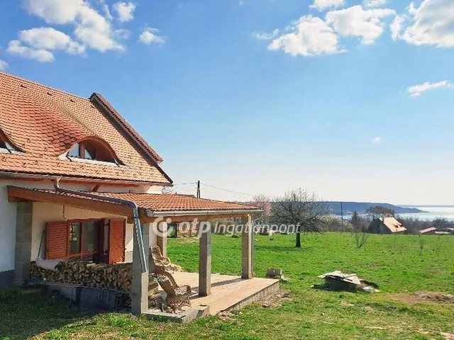 Eladó nyaraló Balatonalmádi 138 nm