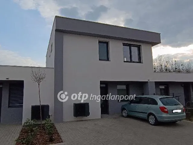 Eladó lakás Ajka 98 nm