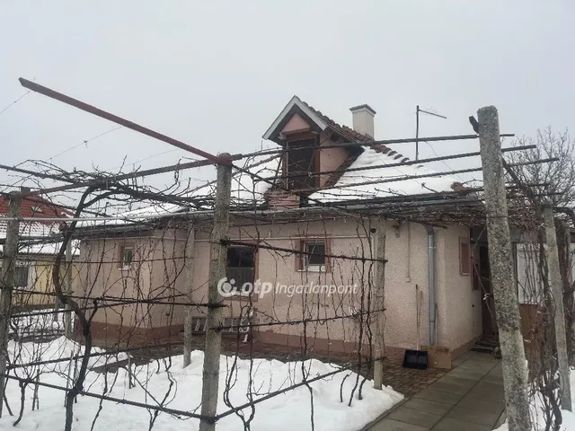 Eladó ház Ajka 66 nm