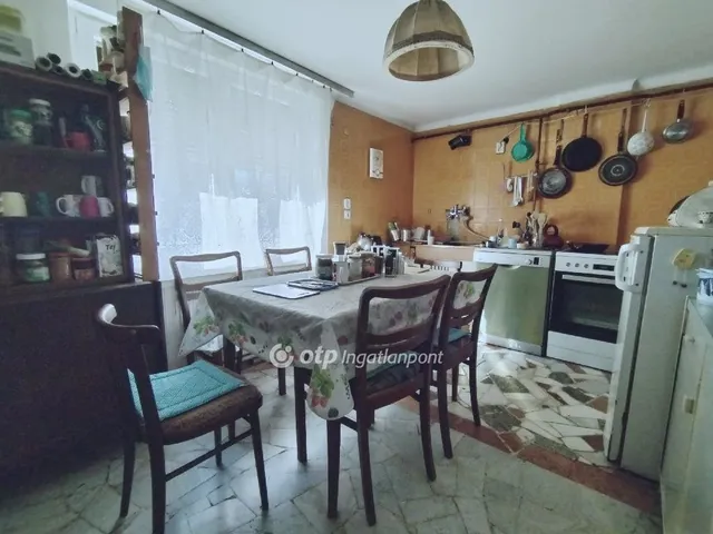 Eladó ház Ajka, Kórházdomb 170 nm