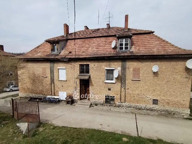 Eladó lakás Ajka 39 nm