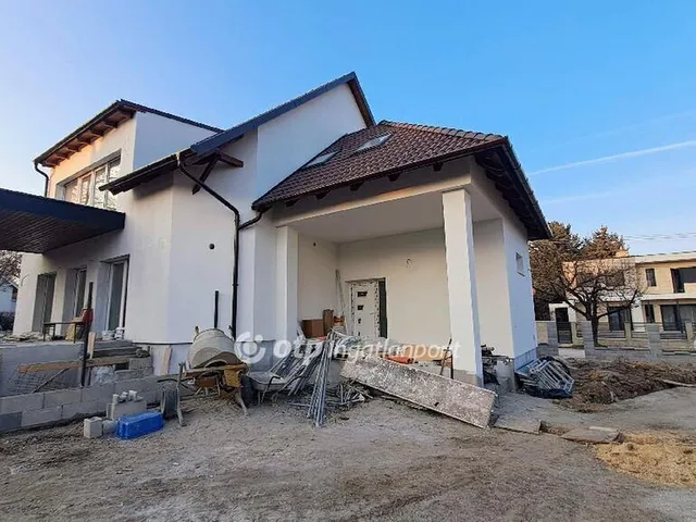 Eladó lakás Balatonakarattya 130 nm