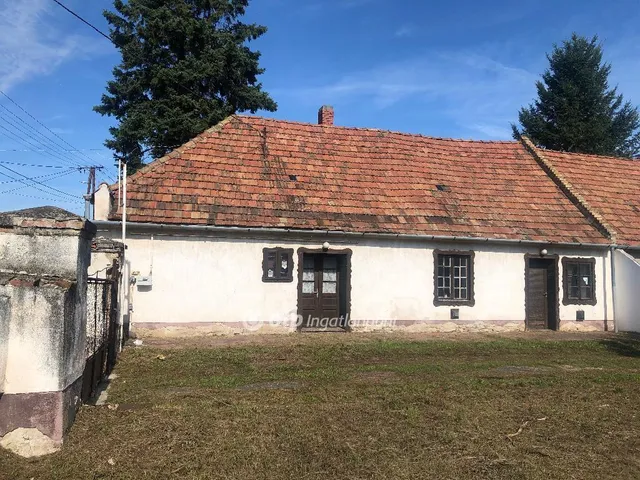 Eladó ház Ajka 238 nm