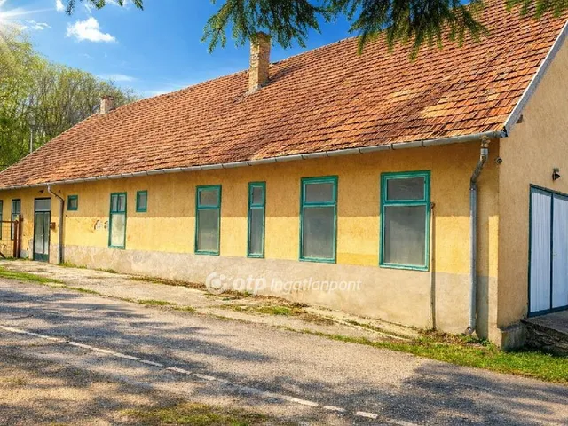 Eladó ház Ajka 274 nm