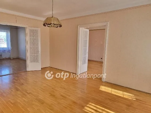 Eladó lakás Pétfürdő 137 nm