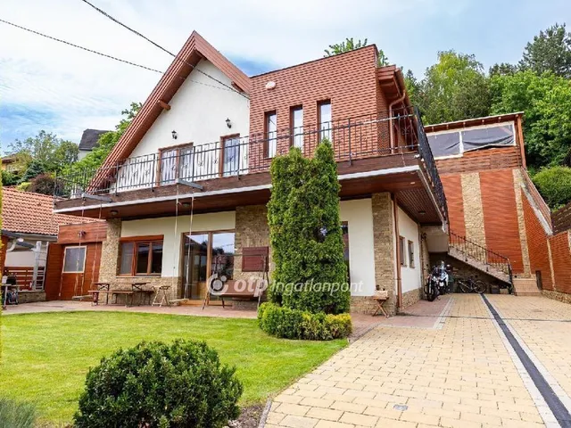 Eladó ház Balatonalmádi, Vörösberény 260 nm