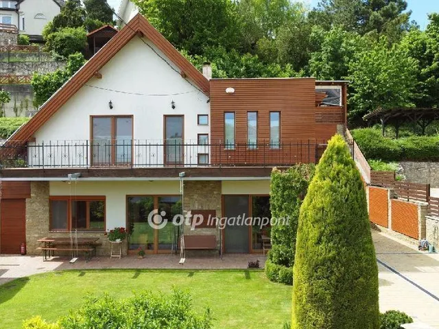 Eladó ház Balatonalmádi, Vörösberény 260 nm
