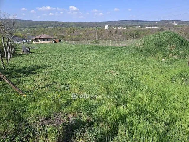 Eladó telek Balatonfűzfő 1276 nm
