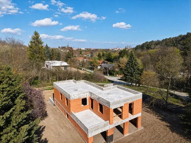 Eladó ház Veszprém 350 nm