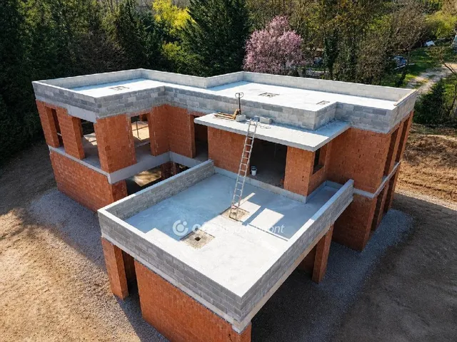 Eladó ház Veszprém 350 nm