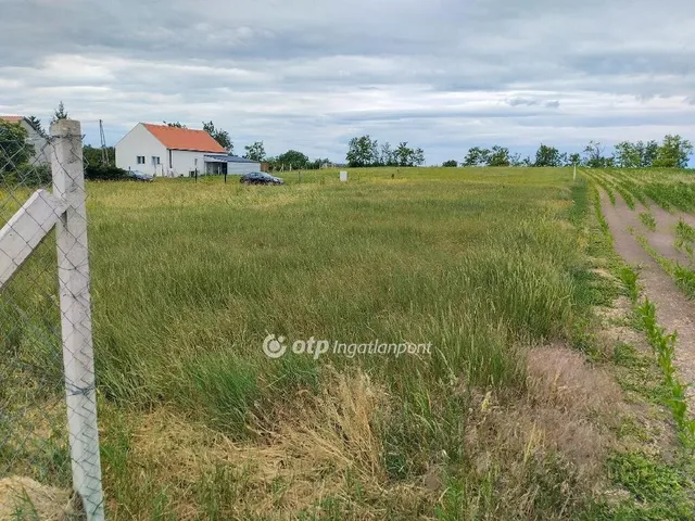 Eladó telek Balatonfőkajár 981 nm
