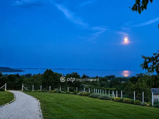 Eladó telek Balatonalmádi 1800 nm