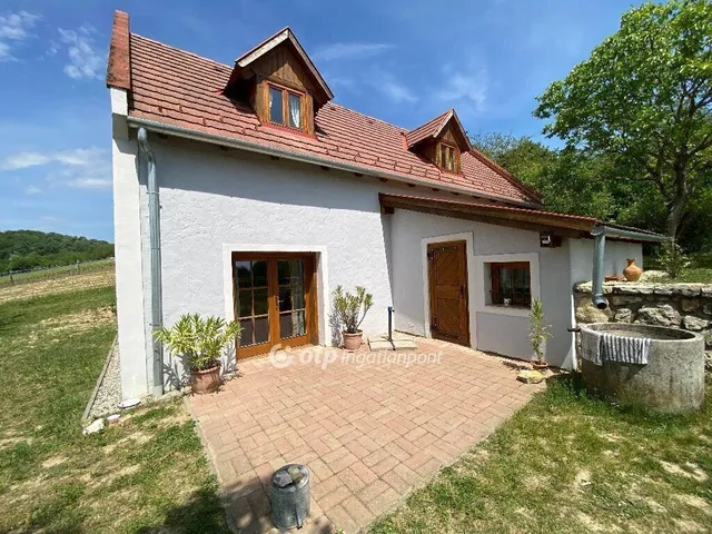 Eladó nyaraló Balatoncsicsó 88 nm