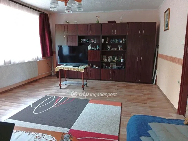 Eladó lakás Ajka 126 nm