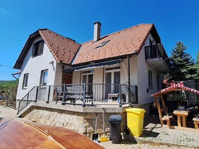 Eladó ház Csopak 250 nm
