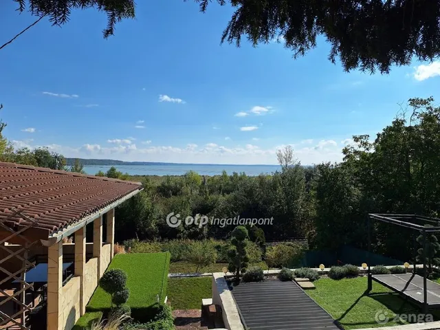 Eladó nyaraló Balatonalmádi 52 nm