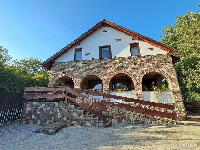 Eladó kereskedelmi és ipari ingatlan Herend 829 nm