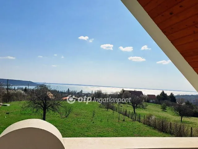 Eladó nyaraló Balatonalmádi 138 nm