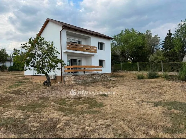 Eladó ház Balatonalmádi 210 nm