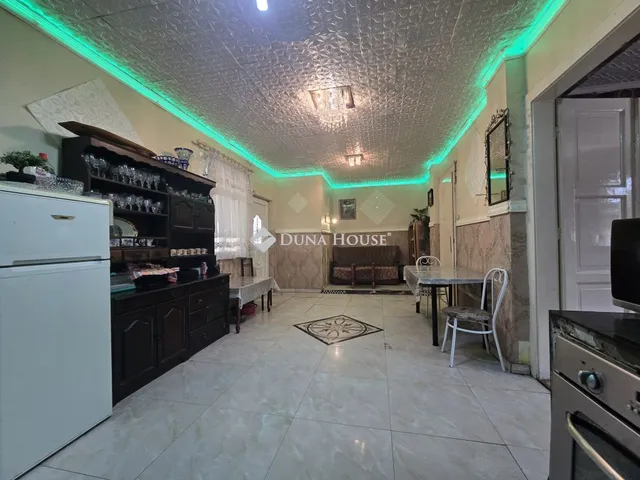 Eladó ház Budapest XVIII. kerület, Üllői út 111 nm