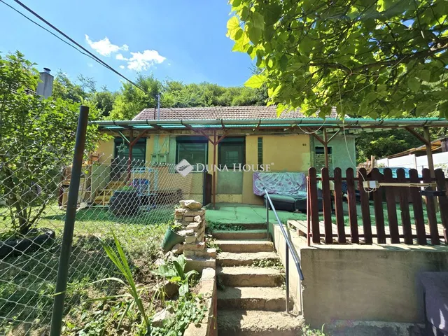 Eladó ház Pécel, Újtelep 61 nm