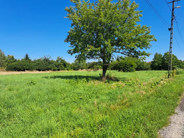 Eladó telek Döröske 6071 nm