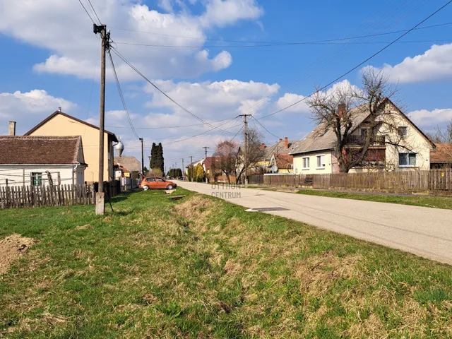 Eladó telek Nádasd 8865 nm