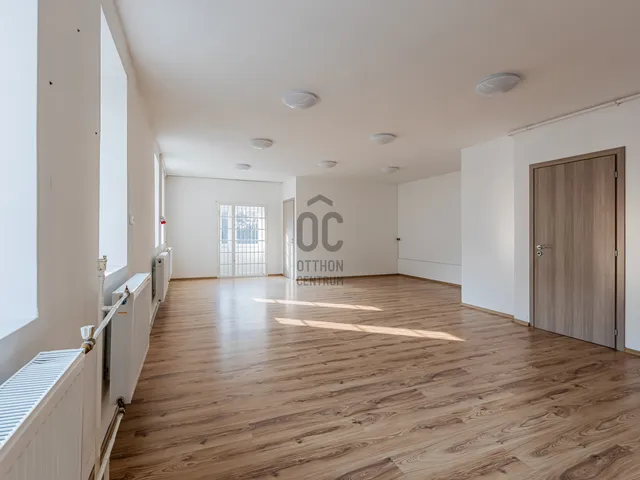 Kiadó kereskedelmi és ipari ingatlan Budapest XV. kerület, Rákospalota 468 nm
