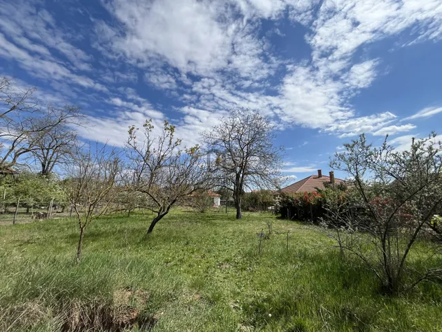 Eladó telek Mogyoród 1112 nm