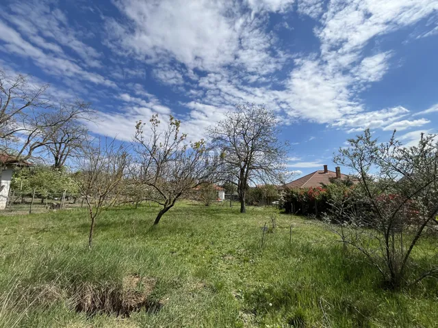 Eladó telek Mogyoród 1112 nm