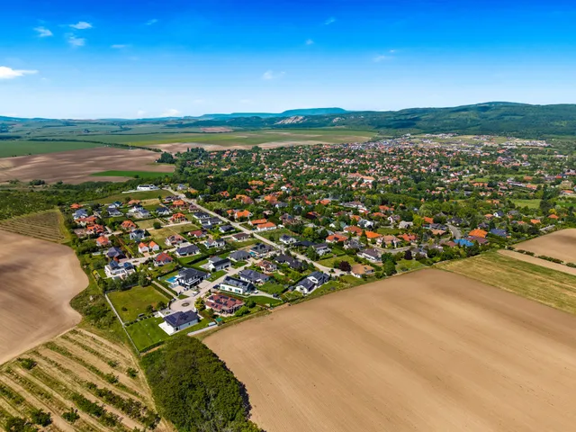 Eladó telek Budajenő 1285 nm