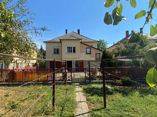 Eladó ház Pápa, Belváros 140 nm