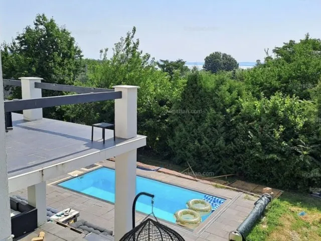 Eladó üdülő és hétvégi ház Ábrahámhegy 220 nm