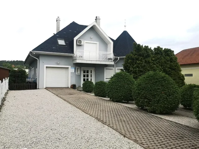 Eladó ház Gyenesdiás 220 nm