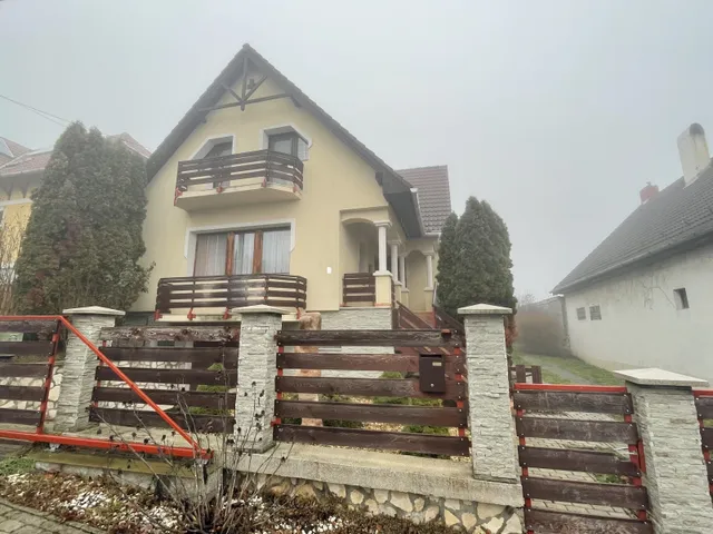 Eladó ház Felsőörs 175 nm