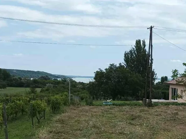 Eladó telek Balatonalmádi 1276 nm