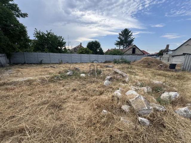 Eladó telek Ács 520 nm