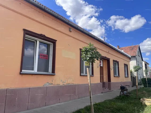 Eladó kereskedelmi és ipari ingatlan Bácsbokod 255 nm