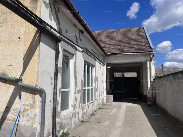 Eladó kereskedelmi és ipari ingatlan Bácsbokod 255 nm