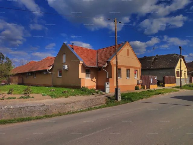 Eladó ház Dávod 250 nm