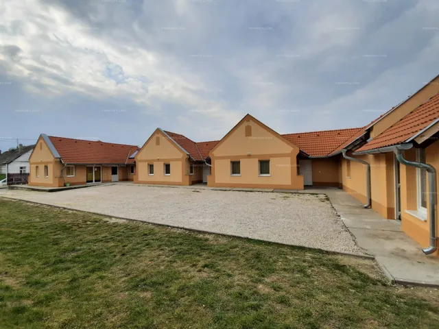 Eladó ház Dávod 250 nm
